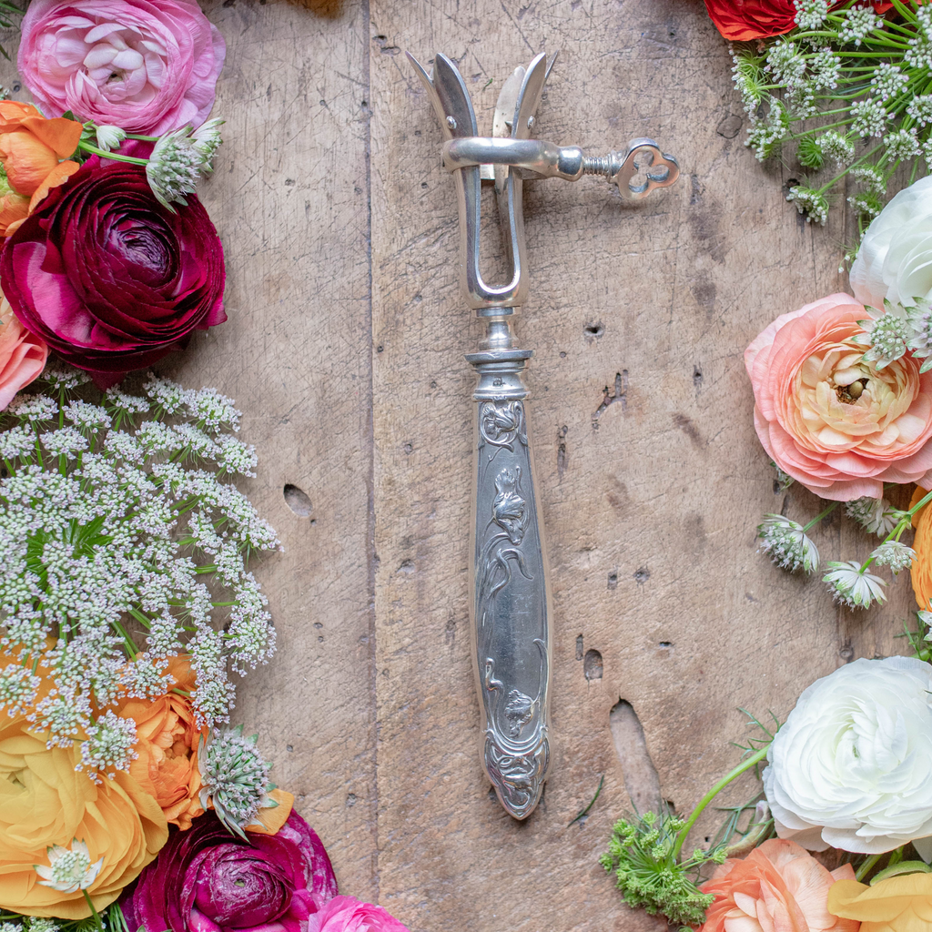 Art Nouveau Carving Clamp with Clover Screw