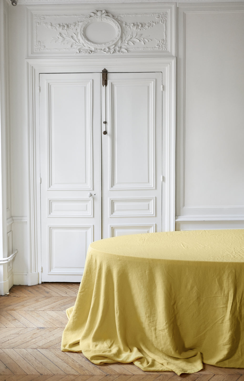 Citron Linens from www.madamedelamaison.com