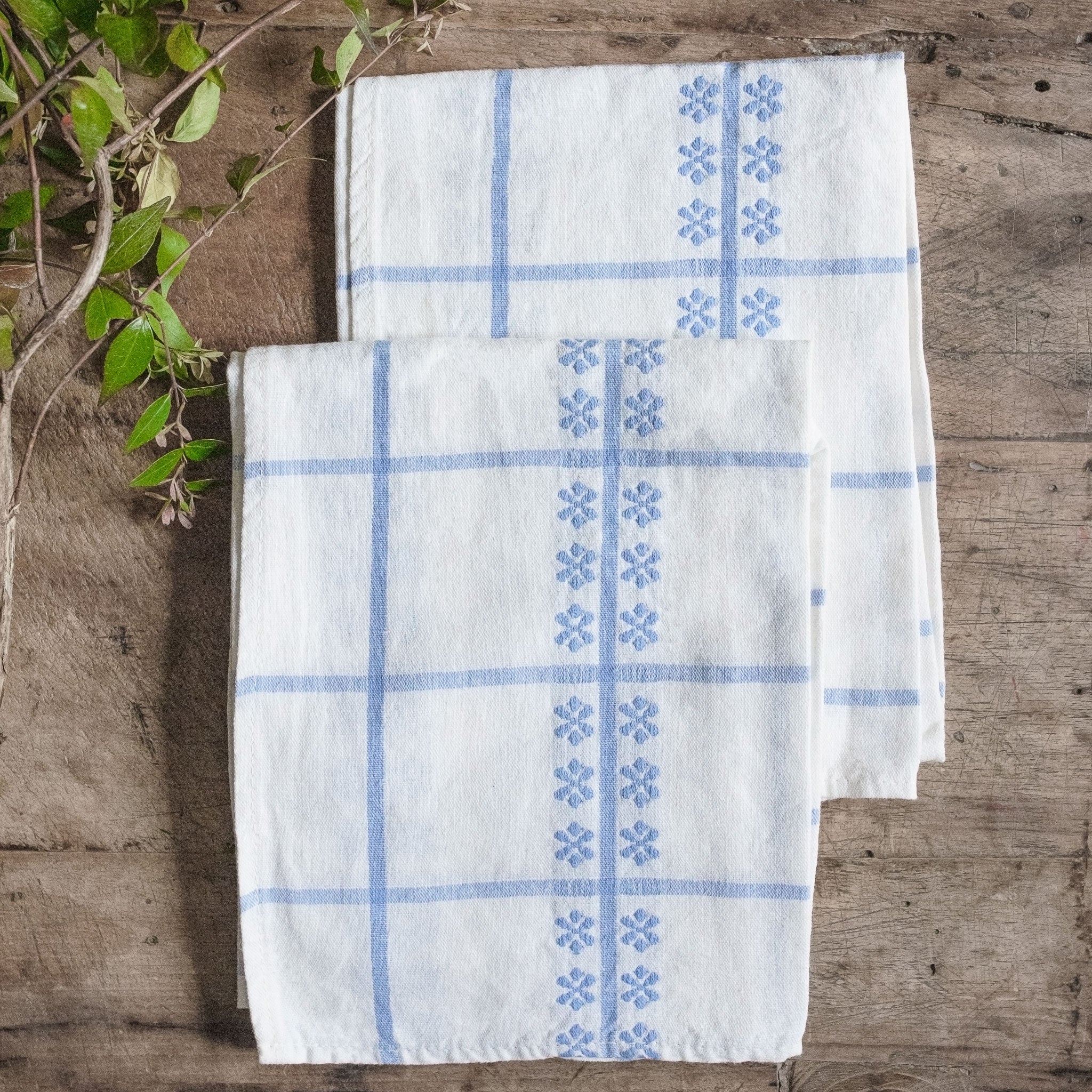 Pair of Blue and White Embroidered Vintage Kitchen Towel – Madame