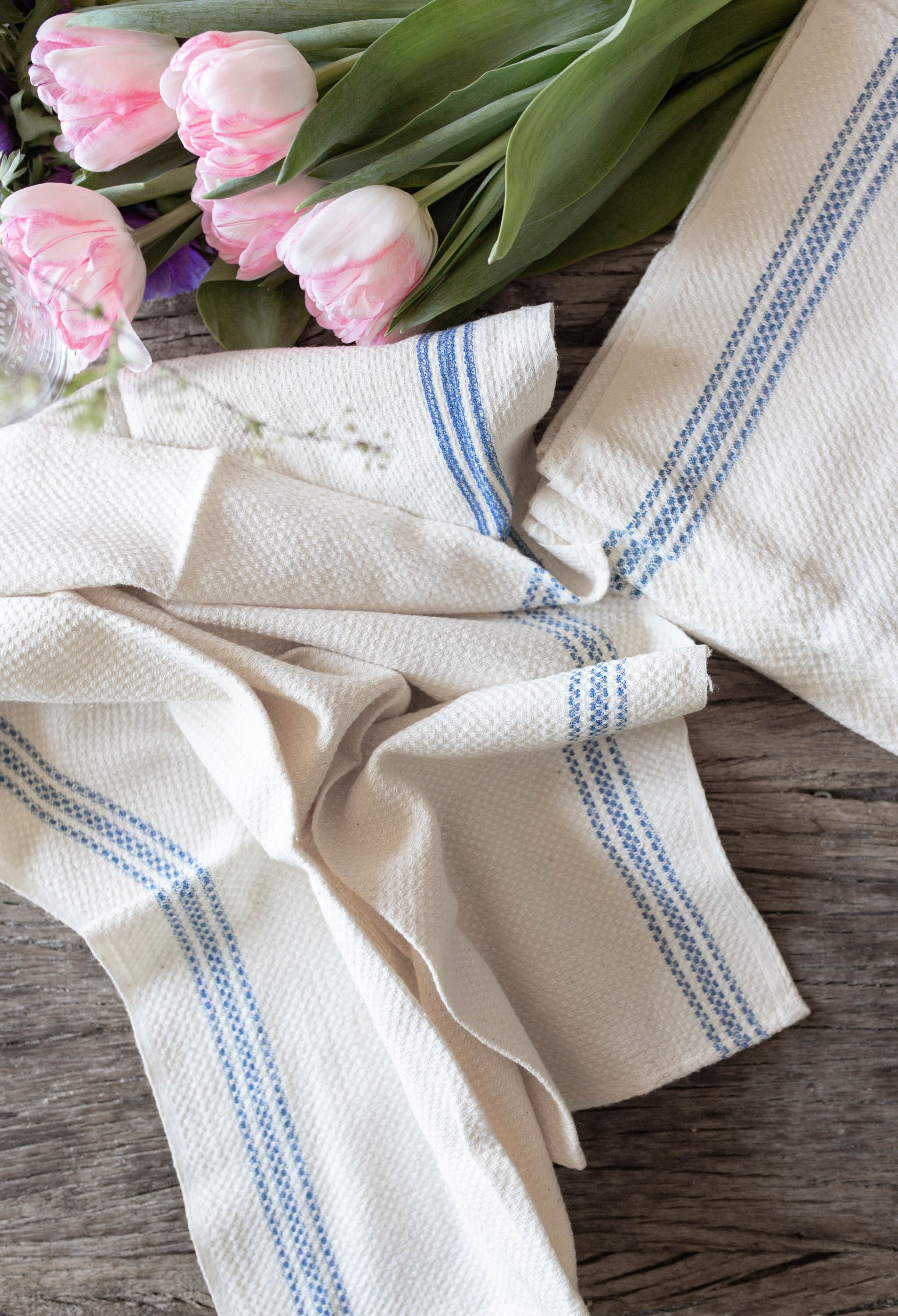 Set of 2 Blue and White Kitchen Towels – Madame de la Maison