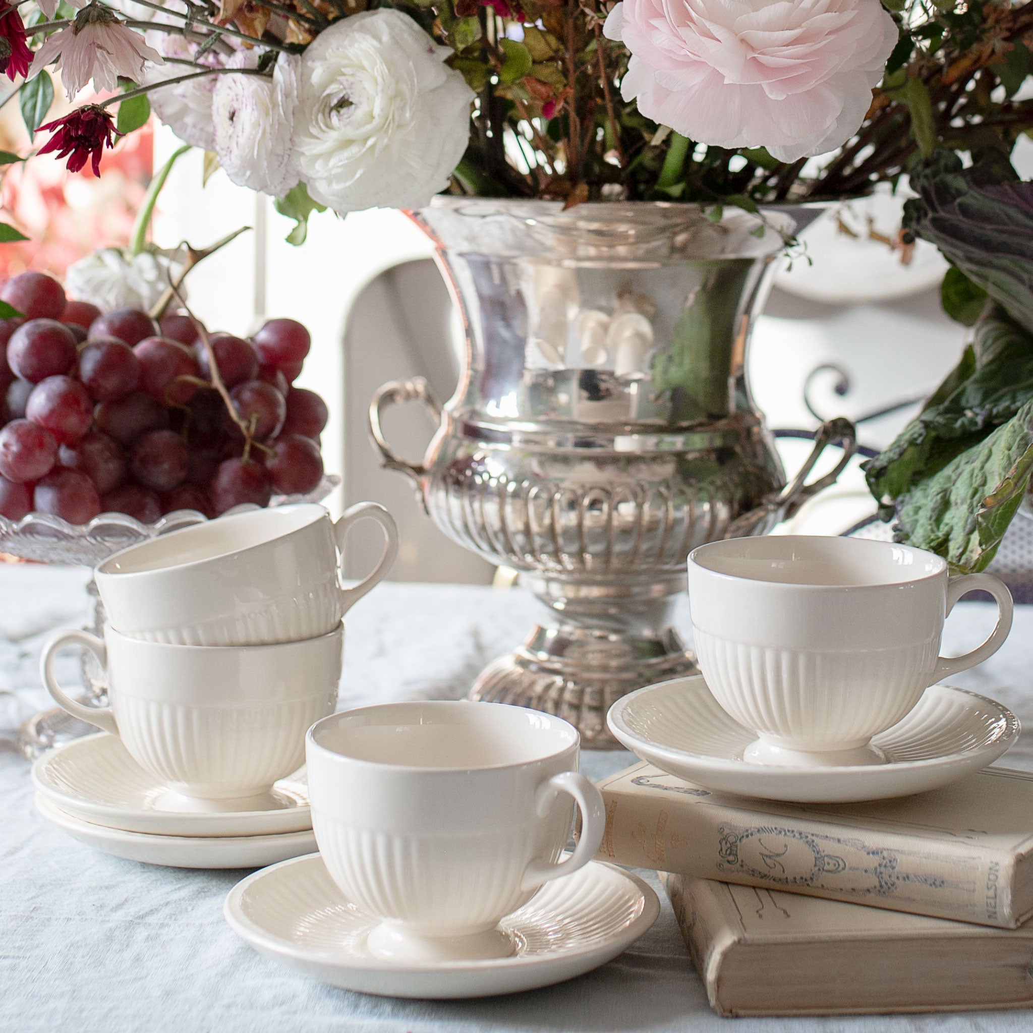 Set of 4 Cream Wedgwood EDME Tea Cups and Saucers – Madame de la